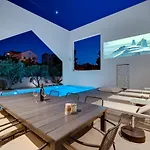 Luxury 5-bedroom Altabianca With A Heated Pool, Finnish Sauna, An Outdoor Cinema, 50m From The Villa