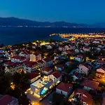 Luxury 5-bedroom Altabianca With A Heated Pool, Finnish Sauna, An Outdoor Cinema, 50m From The * Supetar