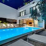 Villa Luxury 5-bedroom Altabianca With A Heated Pool, Finnish Sauna, An Outdoor Cinema, 50m From The Supetar