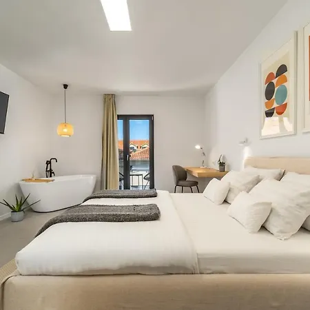Altabianca: Beachfront Luxury With Heated Pool And Outdoor Cinema Villa Supetar