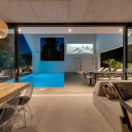 Luxury 5-bedroom Altabianca With A Heated Pool, Finnish Sauna, An Outdoor Cinema, 50m From The Villa *