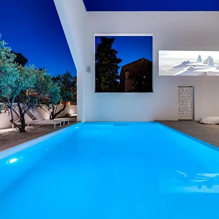 Villa Luxury 5-bedroom Altabianca With A Heated Pool, Finnish Sauna, An Outdoor Cinema, 50m From The Supetar