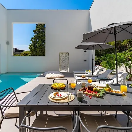 Luxury 5-bedroom Altabianca With A Heated Pool, Finnish Sauna, An Outdoor Cinema, 50m From The