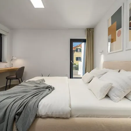 Altabianca: Beachfront Luxury With Heated Pool And Outdoor Cinema * Supetar