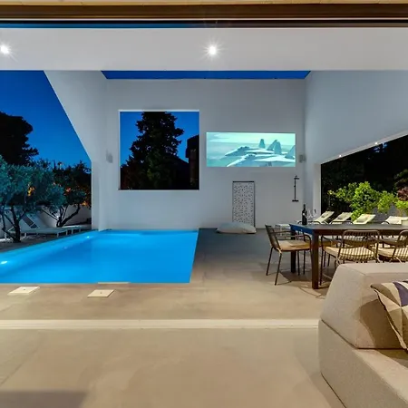 Villa Luxury 5-bedroom Altabianca With A Heated Pool, Finnish Sauna, An Outdoor Cinema, 50m From The *