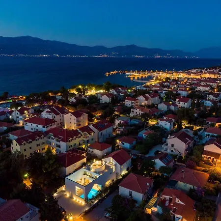 Luxury 5-bedroom Altabianca With A Heated Pool, Finnish Sauna, An Outdoor Cinema, 50m From The * San Pietro di Brazza