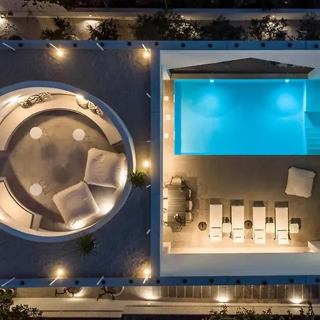 Luxury 5-bedroom Altabianca With A Heated Pool, Finnish Sauna, An Outdoor Cinema, 50m From The Villa *