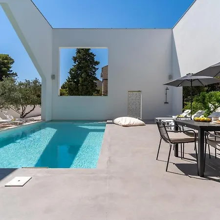 Villa Altabianca: Beachfront Luxury With Heated Pool And Outdoor Cinema