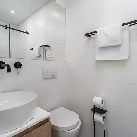 Altabianca: Beachfront Luxury With Heated Pool And Outdoor Cinema Supetar