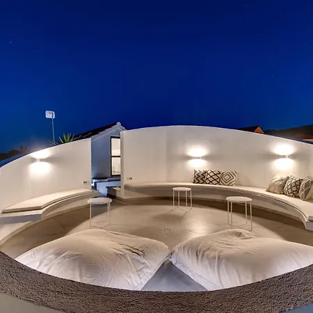 Villa Luxury 5-bedroom Altabianca With A Heated Pool, Finnish Sauna, An Outdoor Cinema, 50m From The San Pietro di Brazza