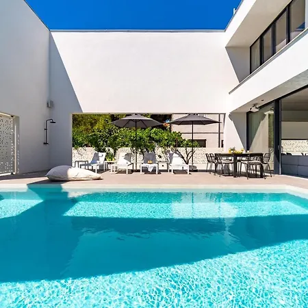 Luxury 5-bedroom Altabianca With A Heated Pool, Finnish Sauna, An Outdoor Cinema, 50m From The *