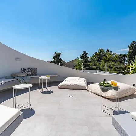 Villa Altabianca: Beachfront Luxury With Heated Pool And Outdoor Cinema Supetar