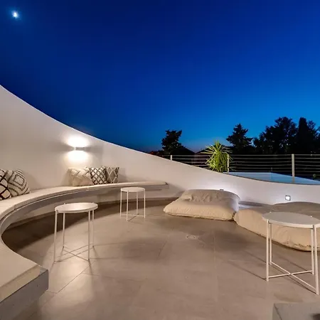 Altabianca: Beachfront Luxury With Heated Pool And Outdoor Cinema Villa Supetar